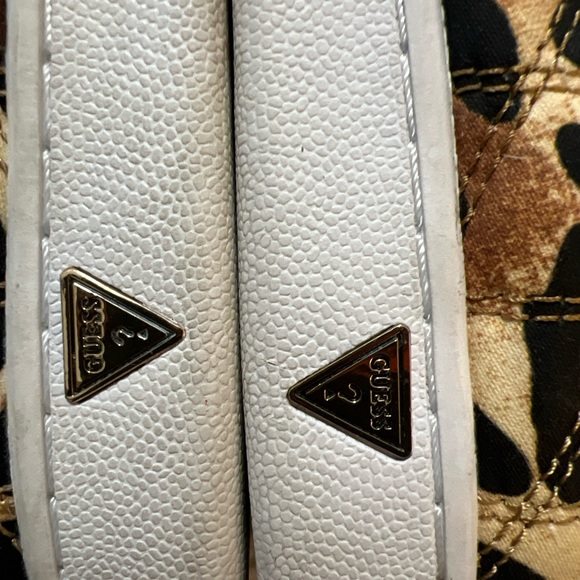 GUESS TENNIS WALKING SHOES SIZE 6 M GWSAVED Lace Up Animal Print - Picture 8 of 11